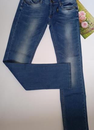 Женские  зауженные джинсы4 фото