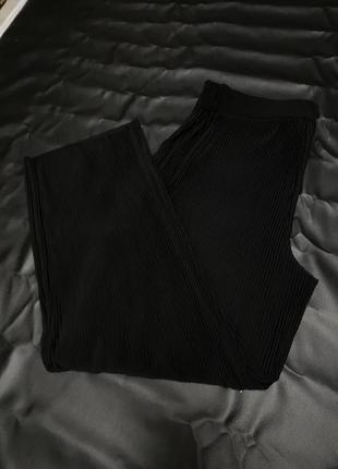 Штаны кюлоты плиссировка черного цвета mak heyn3 фото
