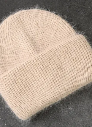 Модная зимняя шапочка из ангоры6 фото