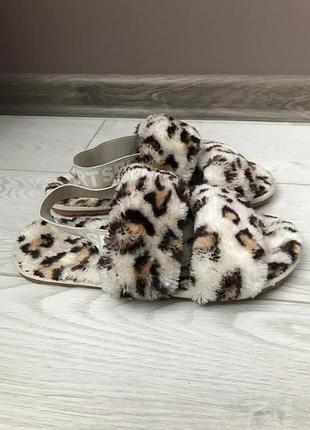 М‘які пушисті тапочки босоніжки з резинкою