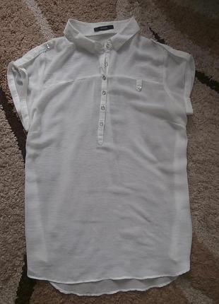 Легкая блузка молочного цвета