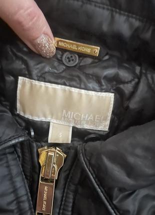 Стильная теплая куртка бомбер michael kors4 фото