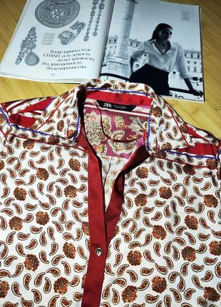 Zara ❤️отличная атласная рубашка с орнаментом пейсли, золотые пуговицы, рукава с манжетами6 фото
