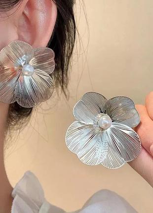 Тренд сережки великі квіти пусети сріблясті кульчики квітка трансформери