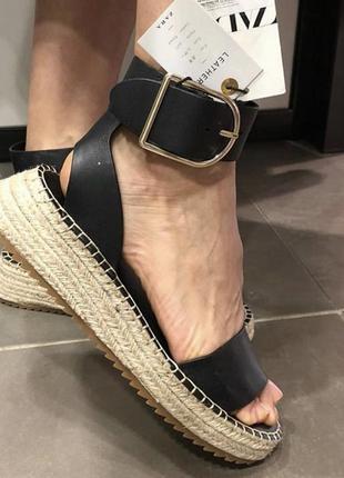 Босоніжки шкіряні на танкетці на платформі шкіра натуральна zara оригінал