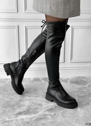 Женские демисезонные черные кожаные ботфорты на низком ходу4 фото
