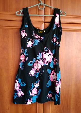 Стильна сукня з чудовим набивним принтом
