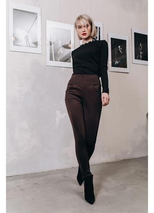 Коричневые брюки зауженные к низу меланж от бренда canda1 фото