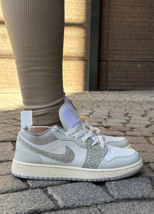 Nike jordan low elephant print