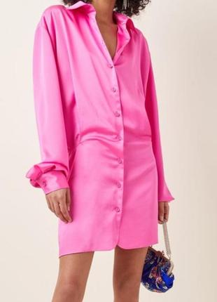 Короткое розовое платье с рубашечным воротником