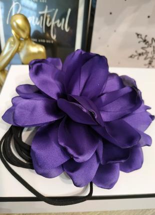 Чокер цветок большой на шею фиолетовый цветочек атласная тканая шнурок с цветком пояс колье2 фото