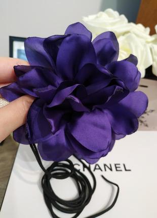 Чокер цветок большой на шею фиолетовый цветочек атласная тканая шнурок с цветком пояс колье3 фото