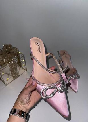 Стильні туфельки стильні туфлі рожеві туфельки туфлі бантики атласні туфлі з бантиком зі страз туфельки на підборах1 фото