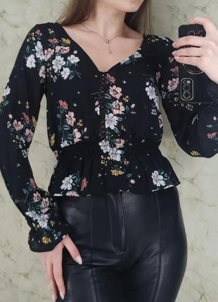 Женская черная блуза блузка с оборкой в цветы divided h&amp;m hm