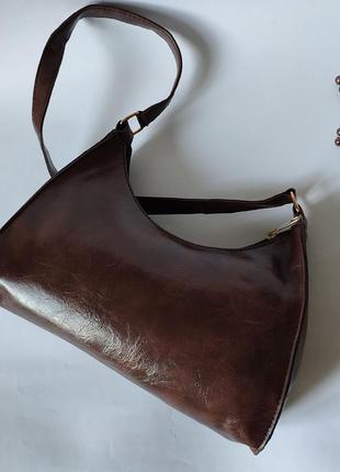 Классическая сумочка багет на плечо (темно-коричневая)8 фото