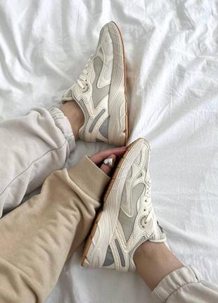 Кросівки жіночі бежеві adidas color astir