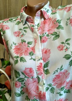 Красивая блуза безрукавка в цветы2 фото