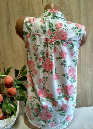 Красивая блуза безрукавка в цветы3 фото