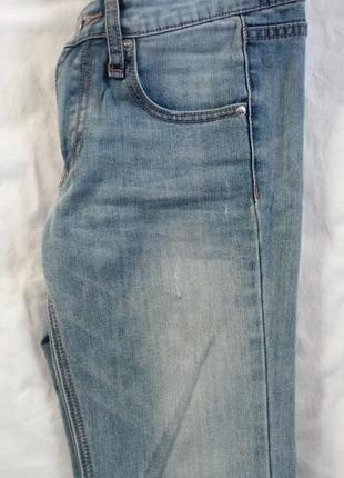 Классные джинсы из фирменными зацепками5 фото