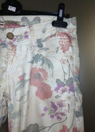 Узкие штаны в цветочный принт. штаны джинсы на весну-лето в цветы8 фото