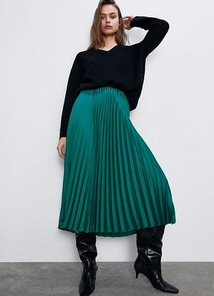Трендовая юбка-плиссе  изумрудного цвета zara(original)