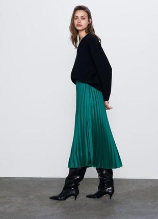Трендовая юбка-плиссе  изумрудного цвета zara(original)2 фото