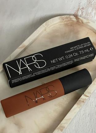 Матова помада - крем nars air matte lip color