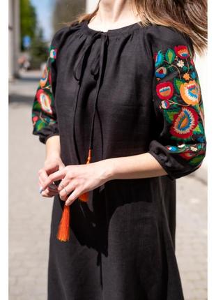 Сукня жіноча чорна з помаранчевими китицями "bolekhivs’ka kvitka" ручної роботи з якісною машинною вишивкою10 фото