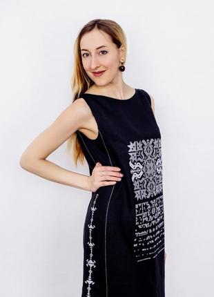 Сукня жіноча чорна лляна "zirka" зі срібною вишивкою без рукавів2 фото