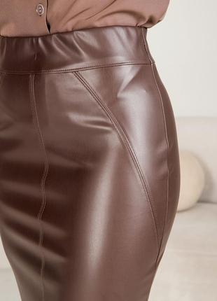 Коричневая кожаная женская юбка-карандаш облегающего фасона на резинке 42, 44, 46, 48, 50, 52, 542 фото