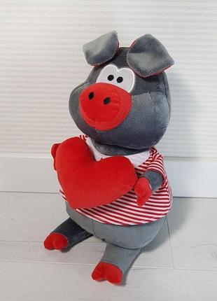 Мягкая игрушка zolushka поросенок хосе с сердцем в красном (zl1243)