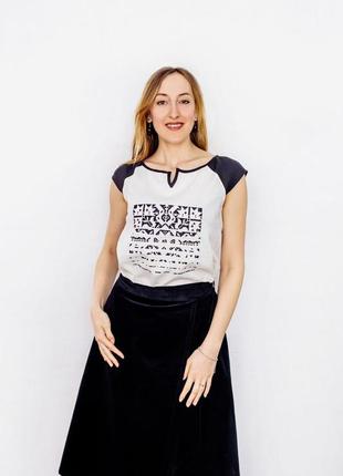 Блузка жіноча лляна біла "zirka" з чорною вишивкою без рукавів