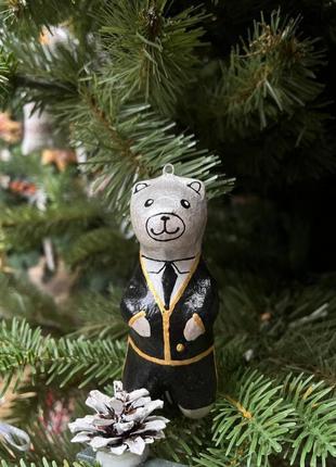 Ялинкова іграшка скульптурна "ведмедик срібний в чорному костюмі" ручної роботи, handmade милий декор