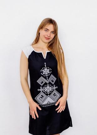 Сукня-туніка жіноча літня лляна чорна "bezkinechnyk" зі сріблястою вишивкою без рукавів3 фото