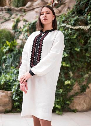 Сукня жіноча лляна біла "lvivs'ka" з чорною ручною вишивкою3 фото