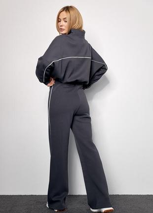 Утепленный женский спортивный костюм с акцентными полосками4 фото