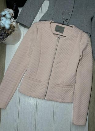 Розовая лёгкая куртка m куртка рельефная