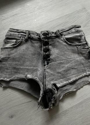 Шорты джинсовые с высокой посадкой укороченные вываренные1 фото