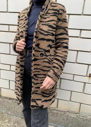 Шерстяное пальто stradivarius шерсть стильный тигр леопард актуальный тренд5 фото