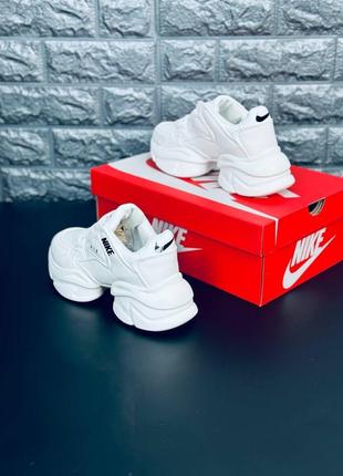Nike женские белые кросеки на высокой подошве размеры 36-412 фото