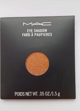 Mac

eye shadow