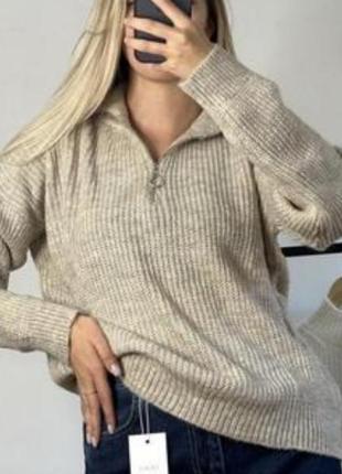 Свитер с воротником