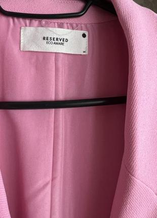 Пиджак яркого нежно-розового цвета.4 фото