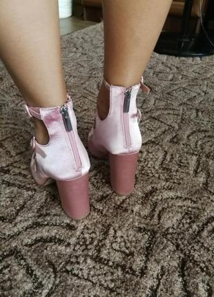 Босоножки 39 размер.