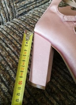 Босоножки 39 размер.