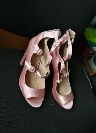 Босоножки 39 размер.