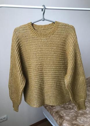 Толстый укороченный вязаный теплый свитер с объемным рукавом