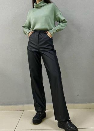 Стильные кожаные утепленные брюки, теплые женские брюки из экокожи на флисе, черные брюки3 фото