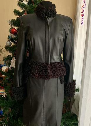 Костюм женский escada из натуральной кожи нереально стильный s/m