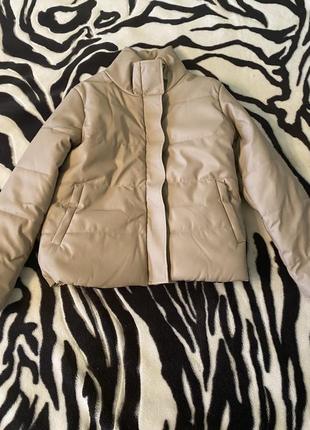 Куртка эко-кожа бежевого цвета кожаная куртка3 фото